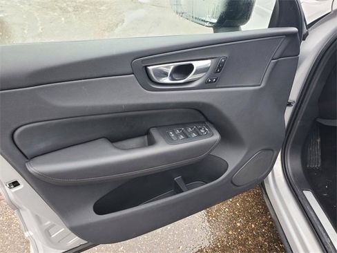 Certified 2025 Volvo XC60 B5 Plus image 10