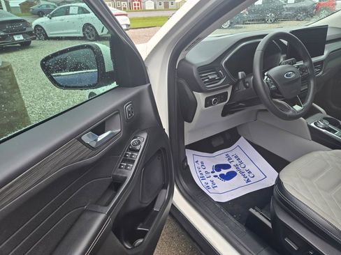 Used 2023 Ford Escape Platinum w/ Premium Technology Package AWD/4WD image 6