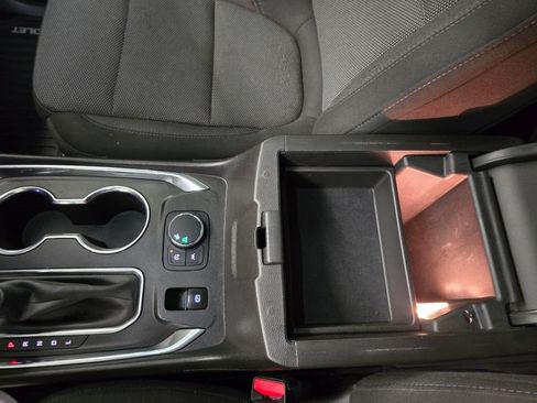 Used 2023 Chevrolet Traverse LT FWD image 24