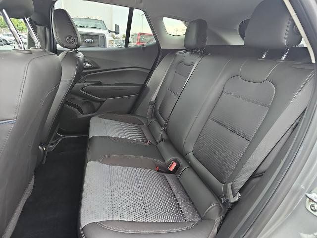 Used 2025 Chevrolet Trax LT w/ LT Convenience Package FWD image 14