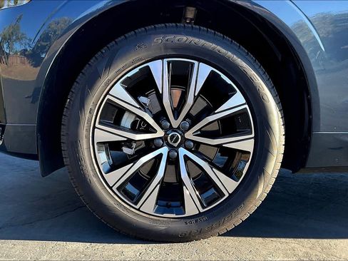 Used 2025 Volvo XC60 B5 Core w/ Protection Package Premier image 12