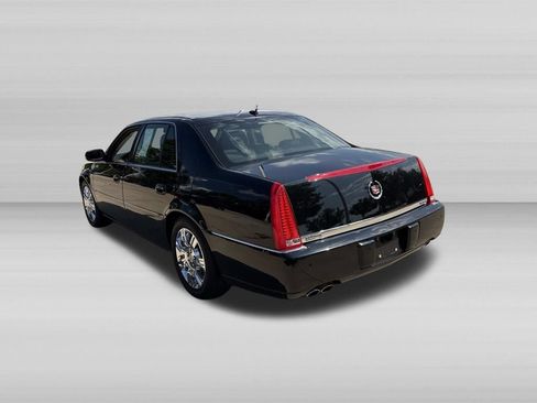 Used 2008 Cadillac DTS Performance w/ Platinum Edition FWD image 6