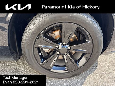 Used 2023 Dodge Challenger SXT image 9