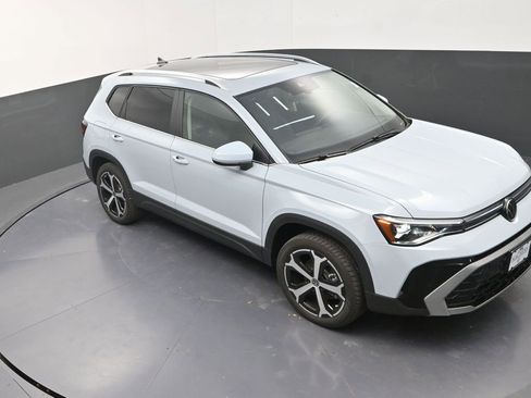 New 2026 Volkswagen Taos SEL image 12