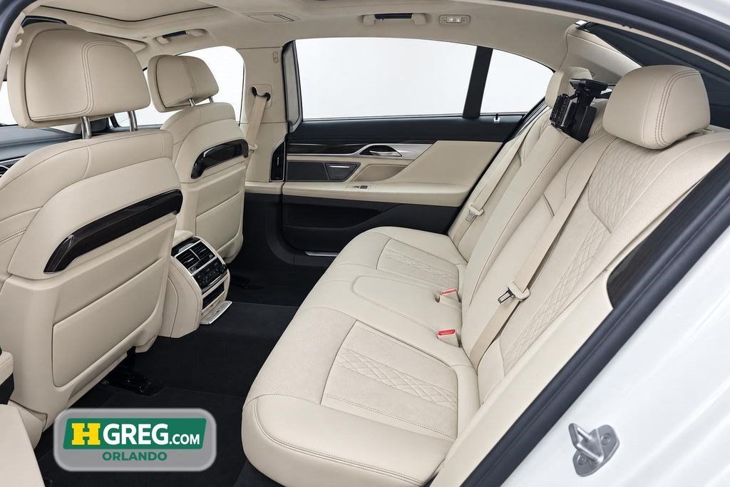 Used 2021 BMW 750i xDrive w/ Executive Package AWD/4WD image 13