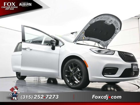 New 2026 Chrysler Pacifica Select image 31