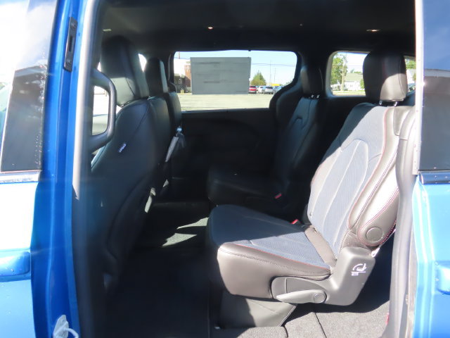 New 2027 Chrysler Pacifica Select AWD/4WD image 19