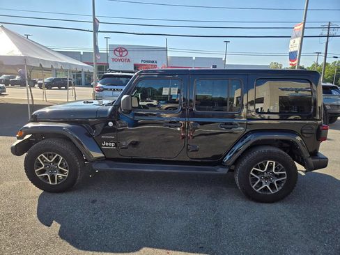 Used 2024 Jeep Wrangler Unlimited Sahara w/ Technology Group AWD/4WD image 8