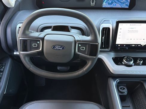 Certified 2025 Ford Expedition Active AWD/4WD image 16