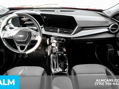 Used 2025 Chevrolet Trax LT w/ LT Convenience Package image 28