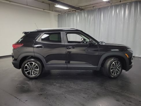 Used 2025 Chevrolet TrailBlazer LT FWD image 9