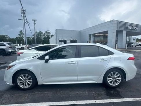 Used 2023 Toyota Corolla LE w/ LE Convenience Package FWD image 5