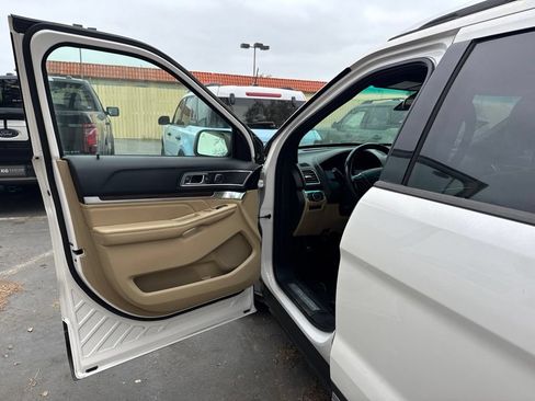 Used 2016 Ford Explorer Limited w/ Equipment Group 301A FWD image 5