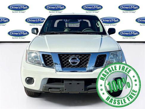 Used 2015 Nissan Frontier SV image 2
