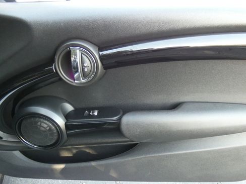 Used 2018 MINI Cooper S w/ Premium Package image 34