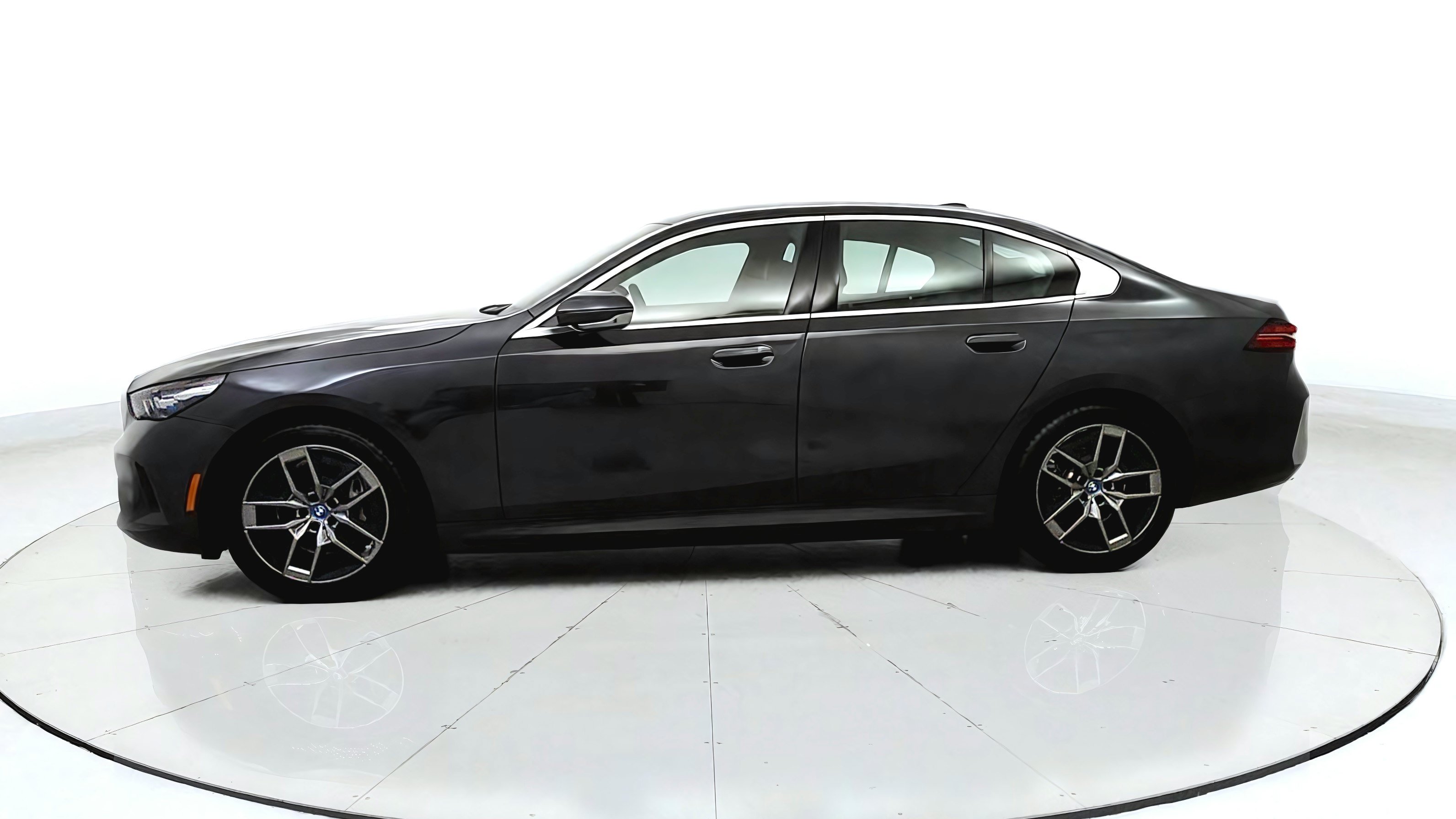 Used 2024 BMW i5 eDrive40i RWD image 4