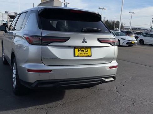 Used 2025 Mitsubishi Outlander ES image 8