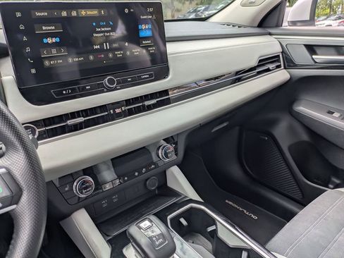 Used 2025 Mitsubishi Outlander SE FWD image 21
