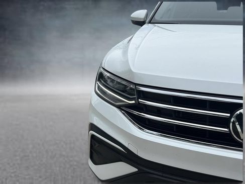 Certified 2023 Volkswagen Tiguan SE FWD image 30