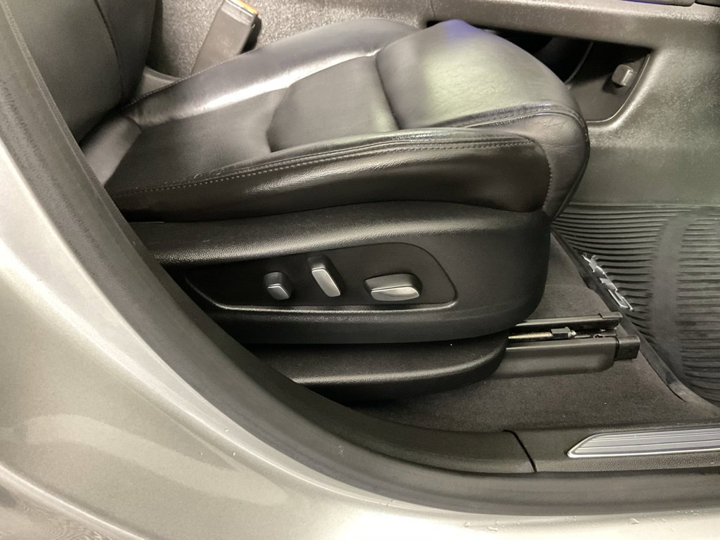 Used 2017 Cadillac XT5 Premium Luxury w/ LPO, Wheel Lock Package AWD/4WD image 39