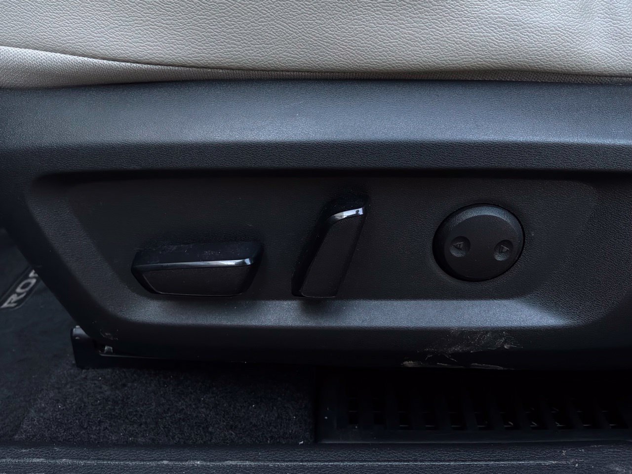 Used 2023 Nissan Rogue SL w/ SL Premium Package FWD image 11