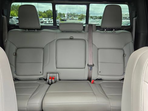 Used 2019 GMC Sierra 1500 SLT w/ SLT Premium Plus Package AWD/4WD image 13