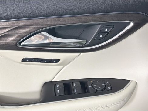 Used 2022 Buick Envision Avenir w/ Technology Package II FWD image 17