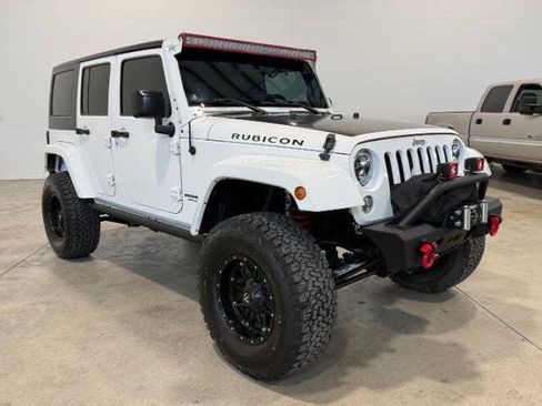 Used 2015 Jeep Wrangler Unlimited Rubicon w/ Connectivity Group AWD/4WD image 5