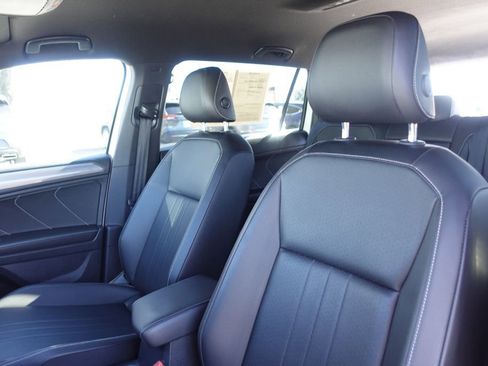 Used 2022 Volkswagen Tiguan SE R-Line image 22