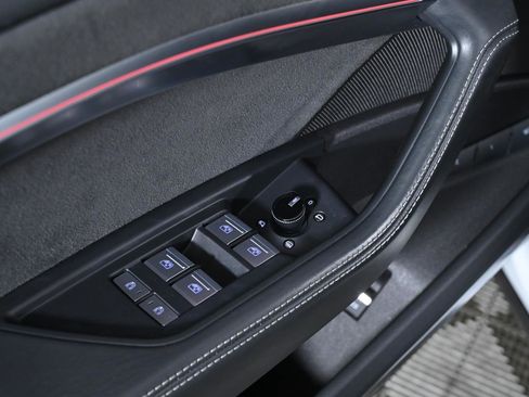 Used 2022 Audi e-tron Chronos image 21