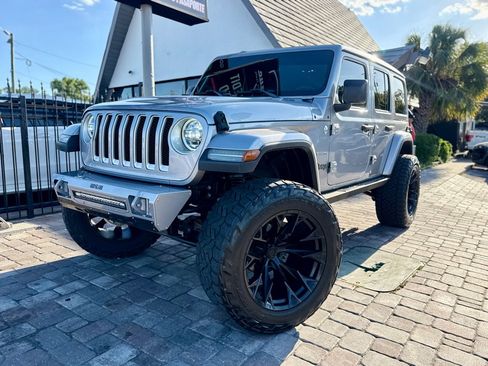 Used 2019 Jeep Wrangler Unlimited Sahara AWD/4WD image 2