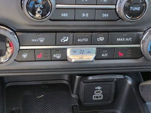 New 2026 Ford Bronco Badlands image 24