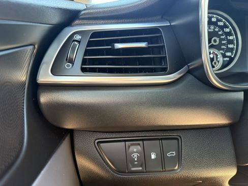 Used 2023 Genesis G70 2.0T RWD image 28