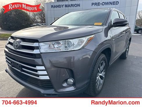 Used 2017 Toyota Highlander Plus image 1
