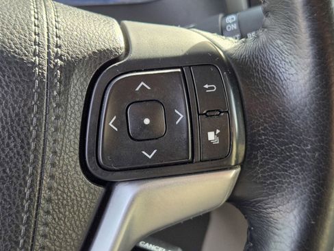 Used 2017 Toyota Sienna XLE image 22