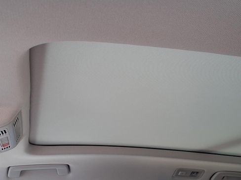 Certified 2025 Volkswagen Taos SE FWD image 15