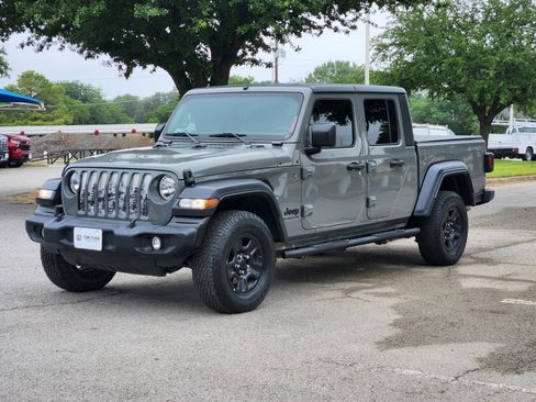 Used 2021 Jeep Gladiator Sport AWD/4WD image 2