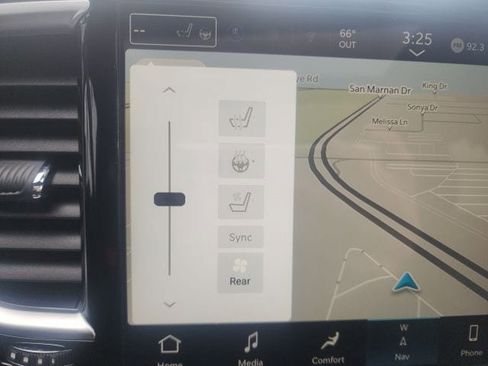 New 2026 Chrysler Pacifica Limited image 10