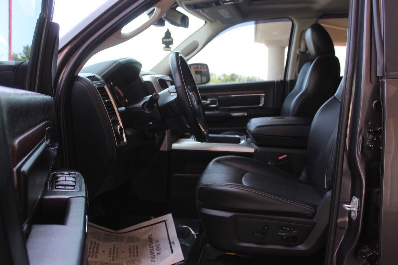 Used 2017 RAM 1500 Laramie w/ Convenience Group AWD/4WD image 16