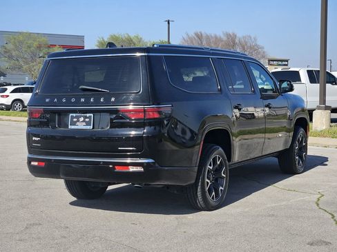 Used 2023 Jeep Wagoneer L Series III w/ Preferred Equipment Group image 4