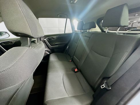 Used 2021 Toyota RAV4 LE AWD/4WD image 24