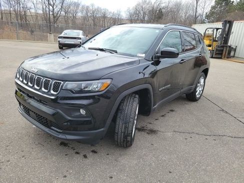 Used 2023 Jeep Compass Latitude image 7