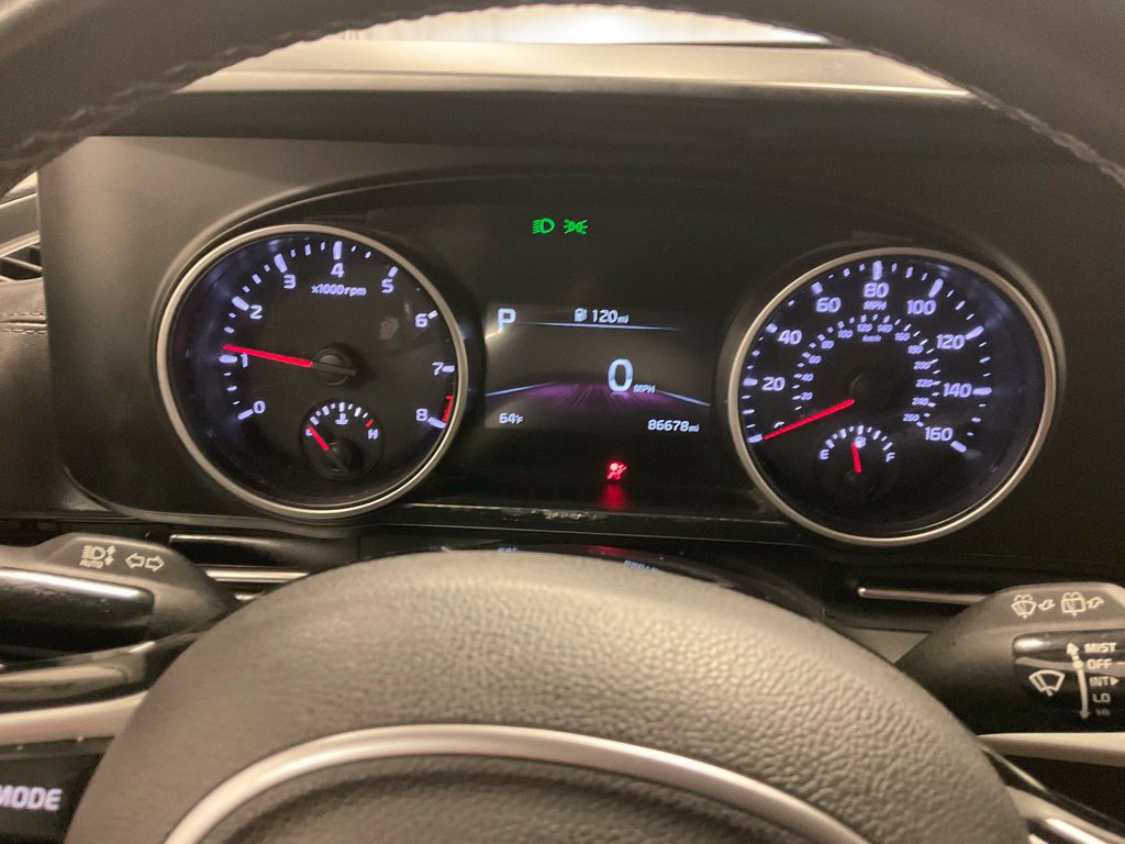 Used 2023 Kia Carnival LX FWD image 2