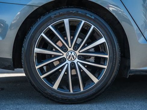 Used 2017 Volkswagen Jetta Sport FWD image 22