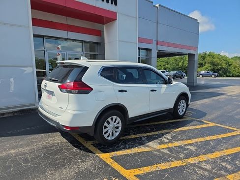 Used 2017 Nissan Rogue S AWD/4WD image 3