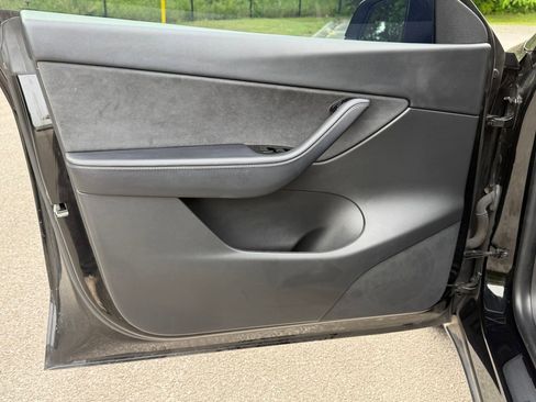 Used 2021 Tesla Model Y Long Range AWD/4WD image 20