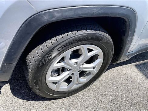 Used 2024 Jeep Compass Latitude AWD/4WD image 11
