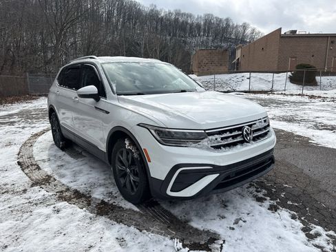 Used 2022 Volkswagen Tiguan SE image 9