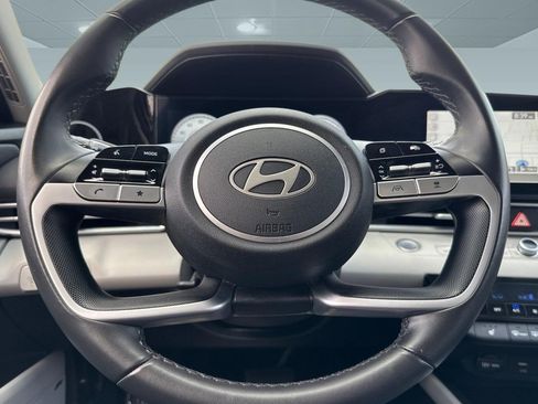 Used 2025 Hyundai Elantra Limited FWD image 18