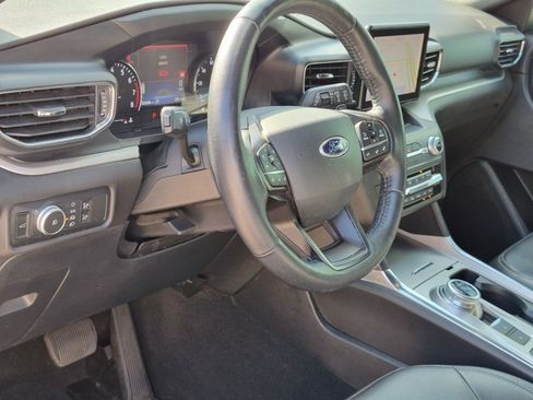 Used 2020 Ford Explorer XLT w/ Equipment Group 202A RWD image 9